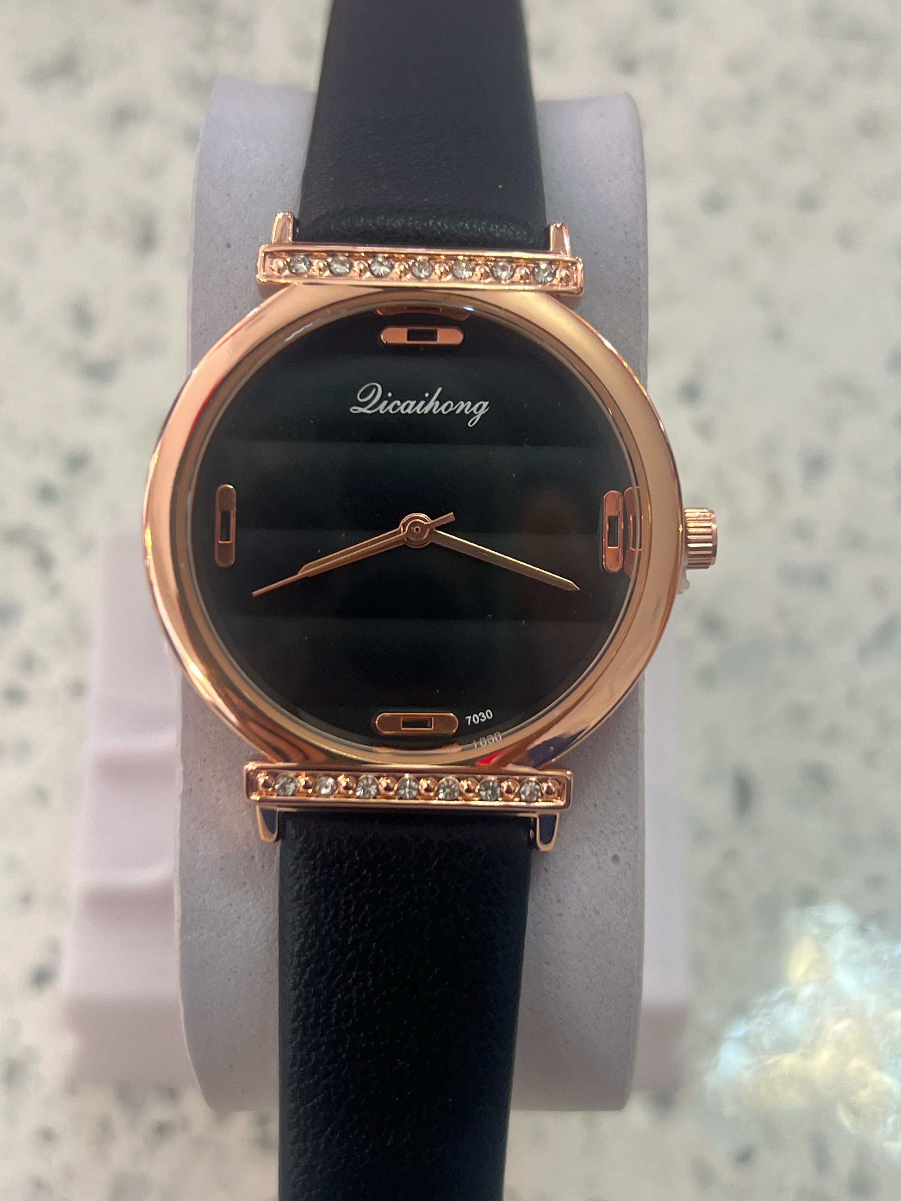 LW66 Dicaikong Rose Gold Crystal Bezel Strap Watch