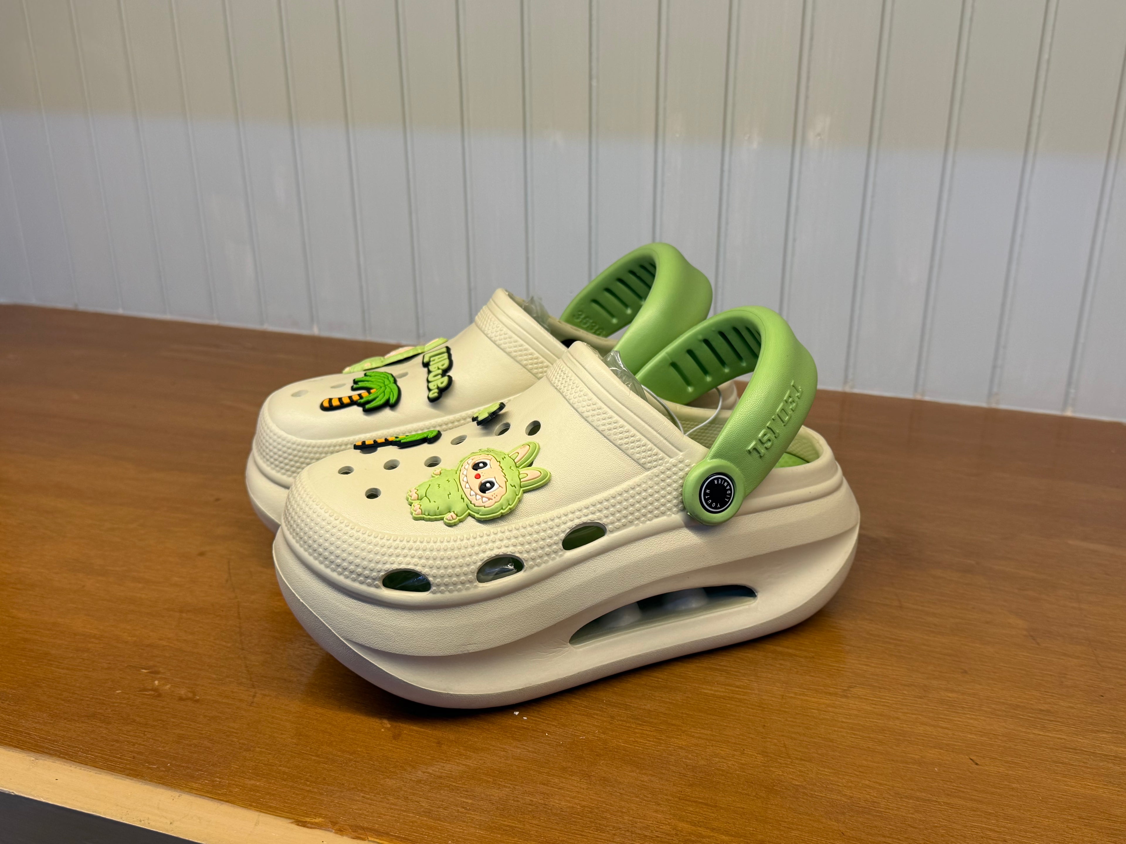 Cute Cartoon Ladies Crocs Sandal Imported-S103