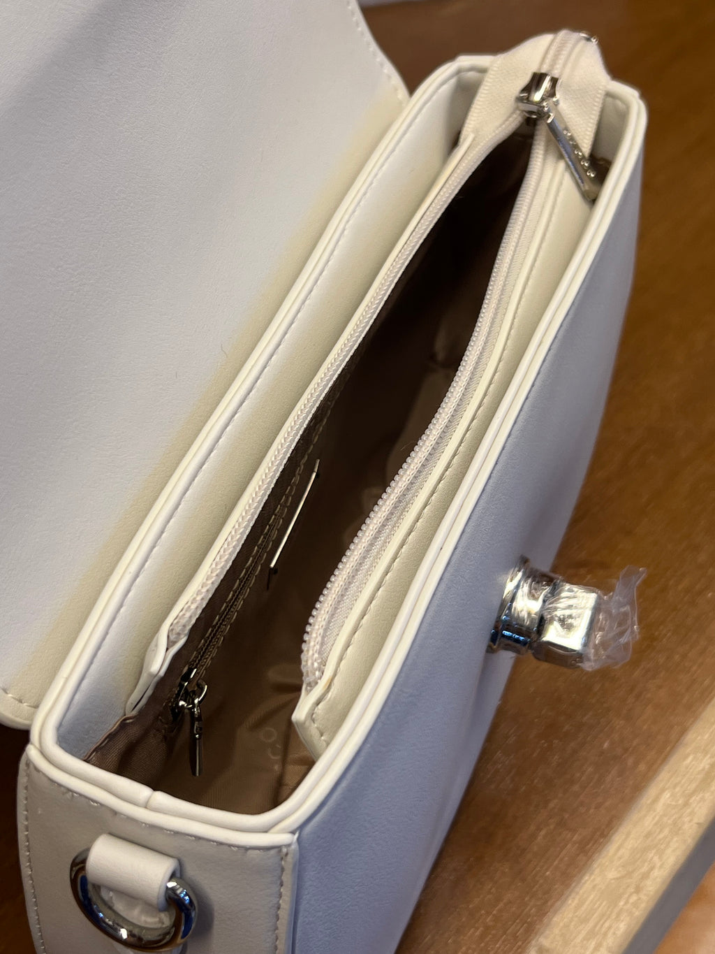 Elegant Ivory Shoulder Bag with Flap Closure
