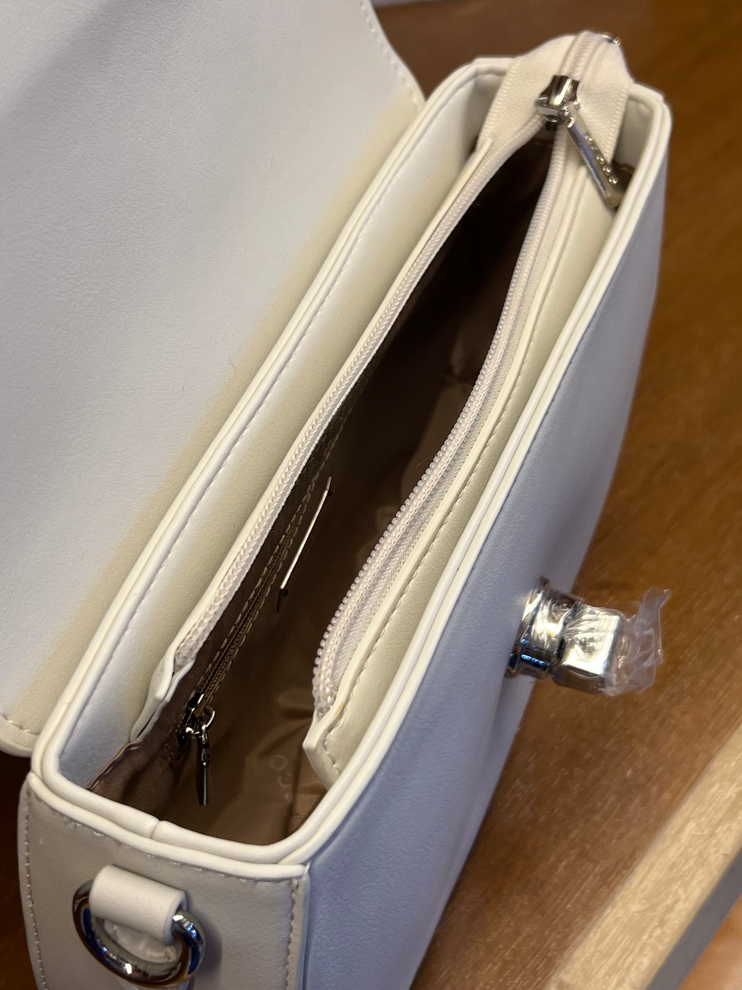 Elegant Ivory Shoulder Bag with Flap Closure