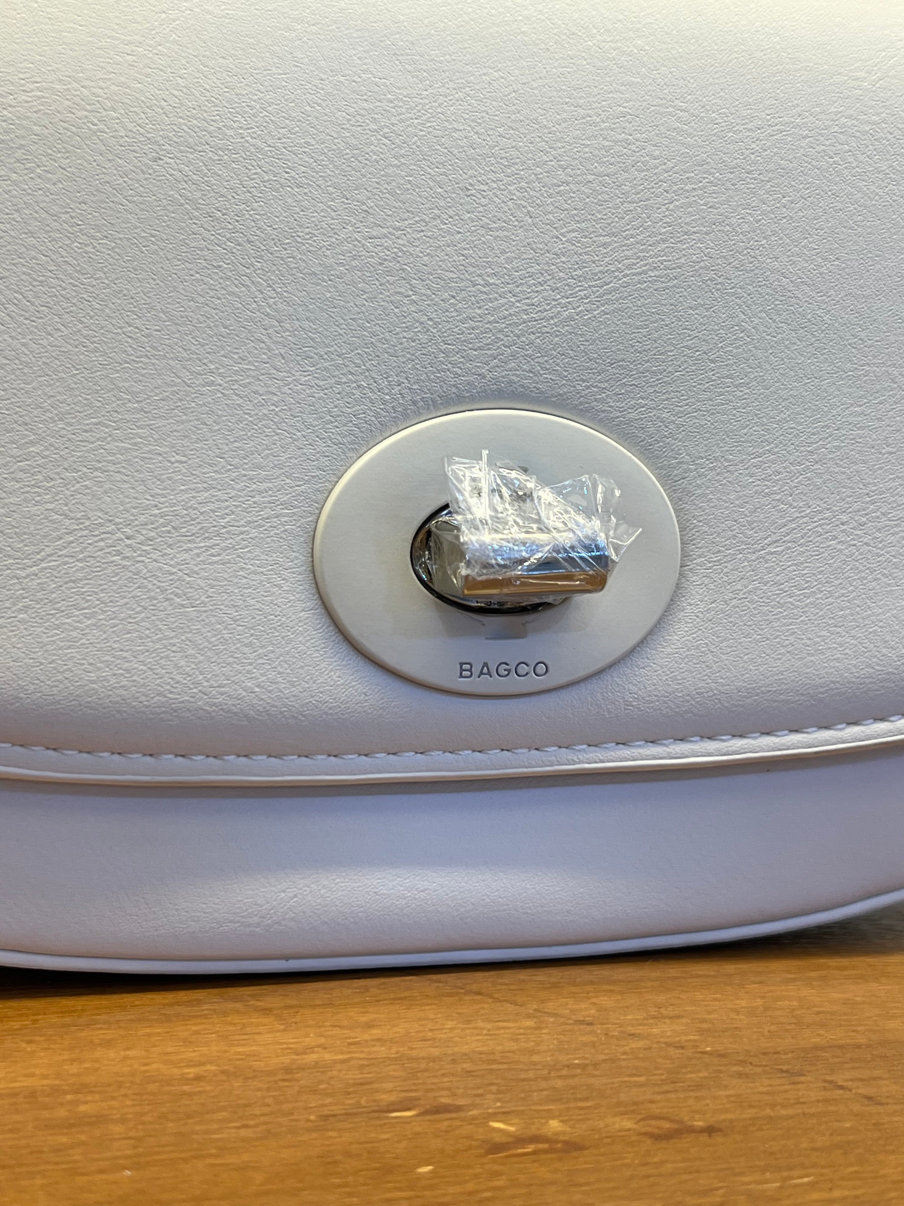 Elegant Ivory Shoulder Bag with Flap Closure