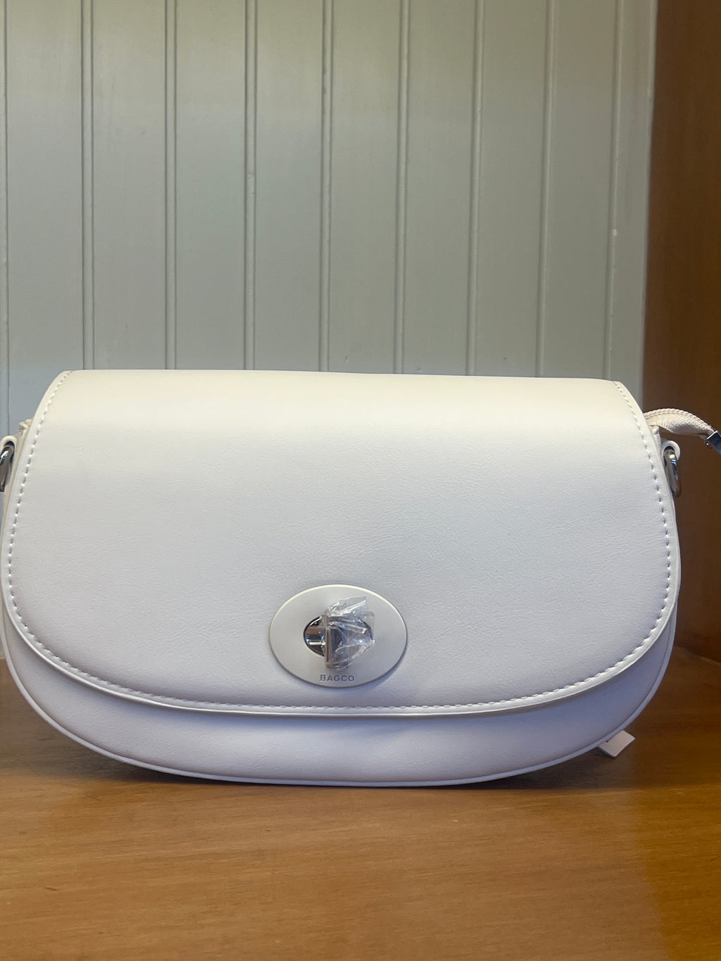 Elegant Ivory Shoulder Bag with Flap Closure