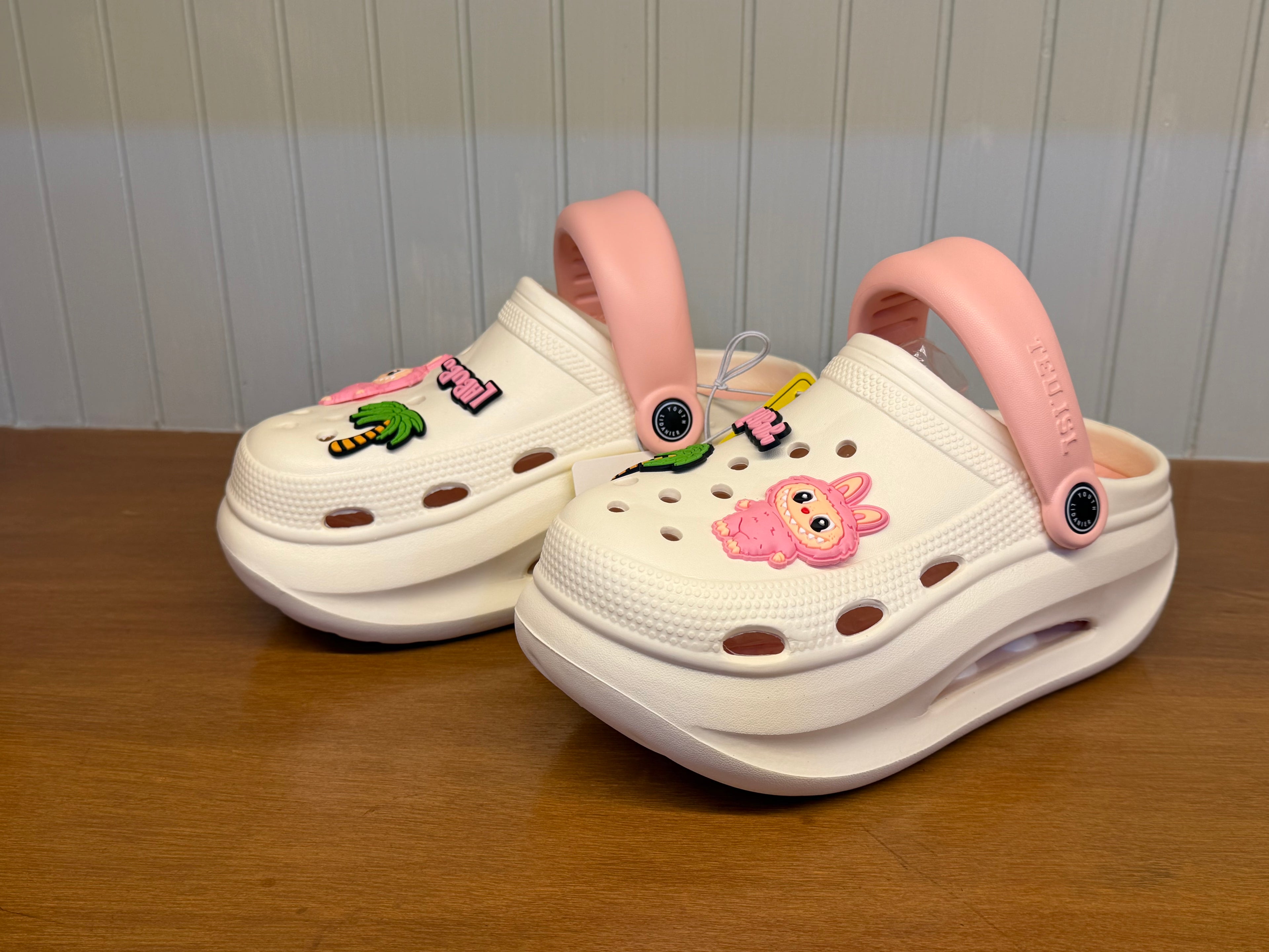 Cute Cartoon Ladies Crocs Sandal
Imported-S101