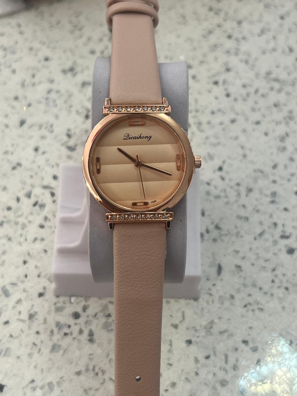 LW69 Dicaikong Rose Gold Crystal Bezel Strap Watch