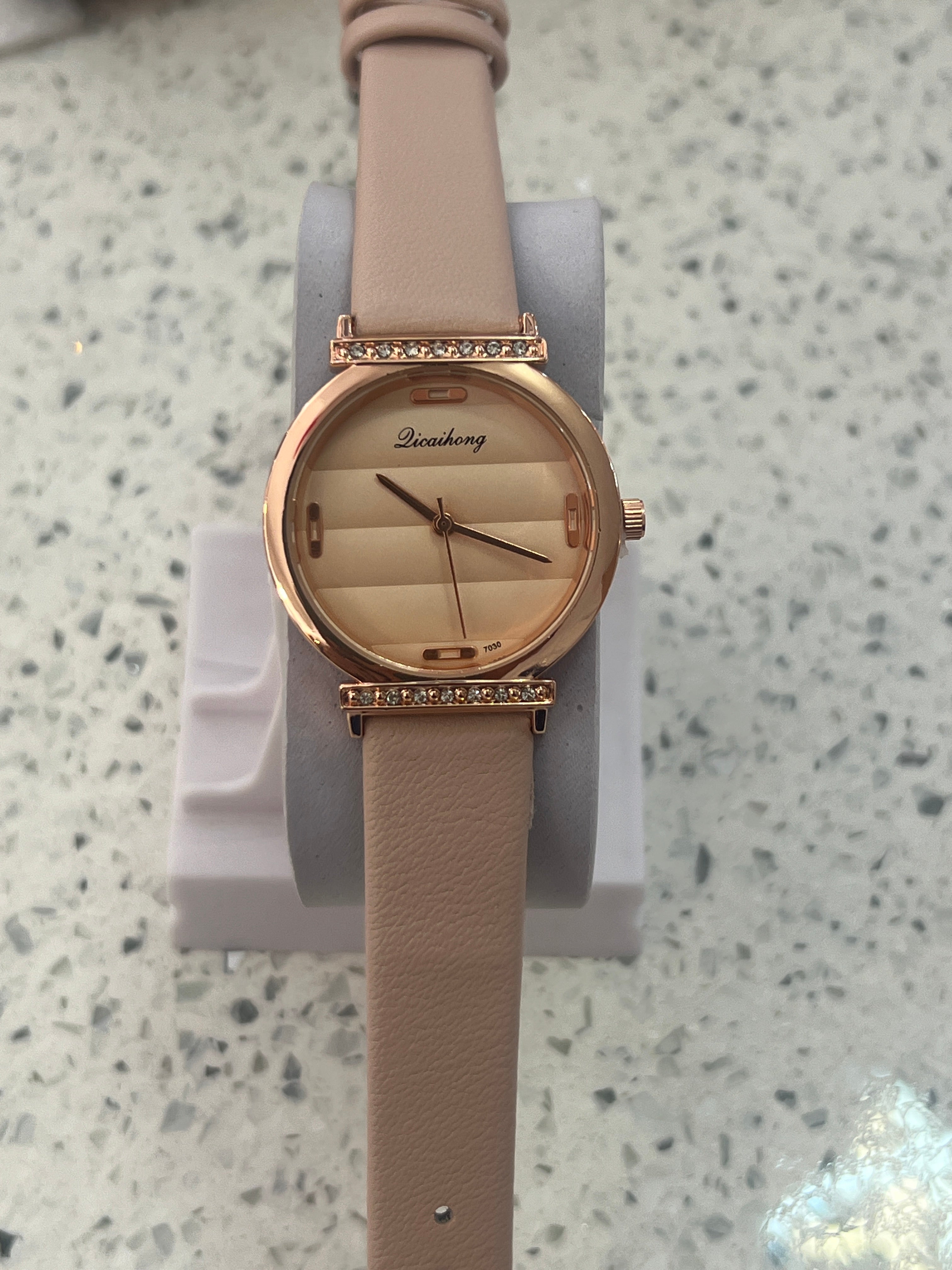 LW69 Dicaikong Rose Gold Crystal Bezel Strap Watch