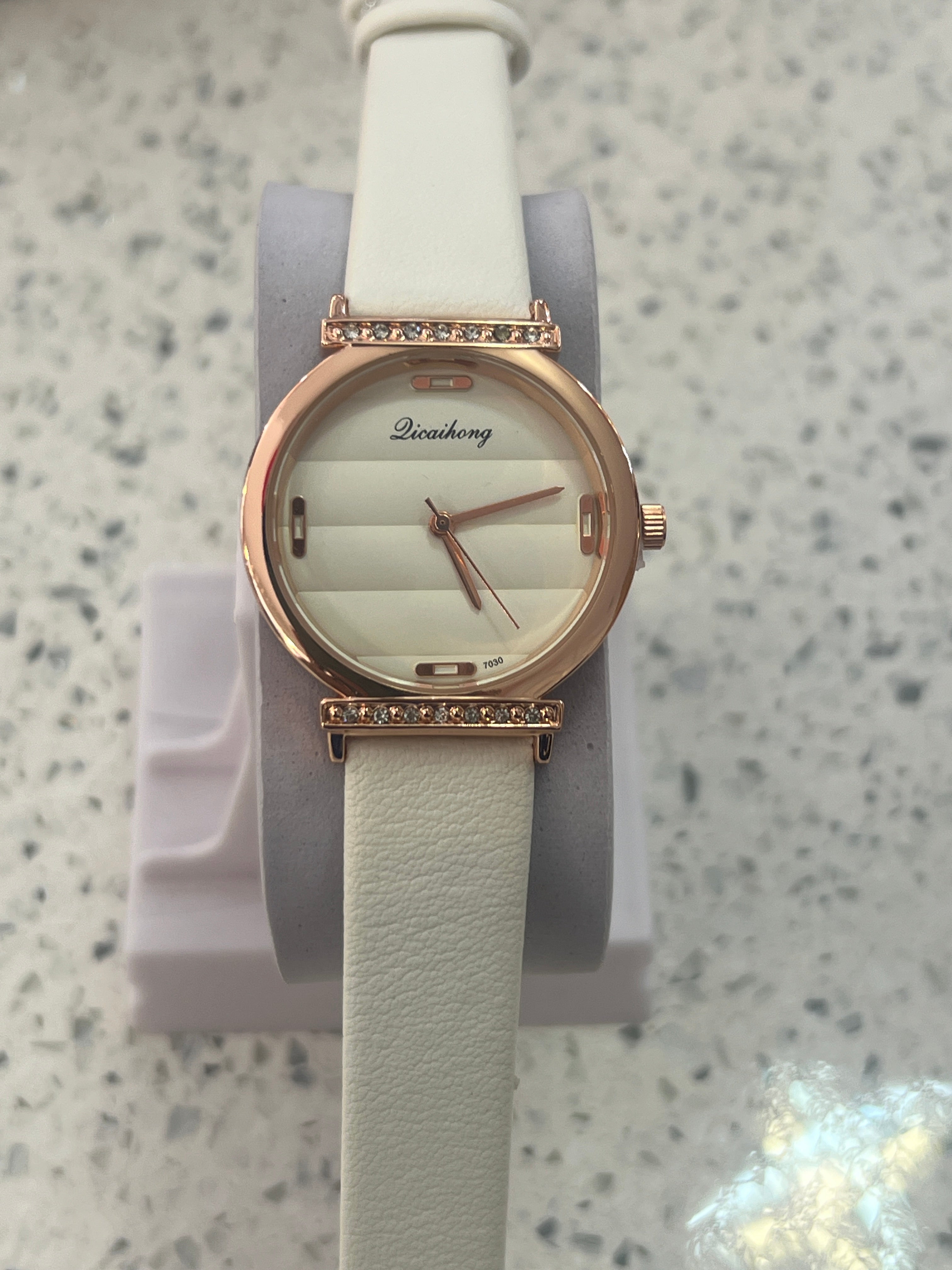 LW67 Dicaikong Rose Gold Crystal Bezel Strap Watch