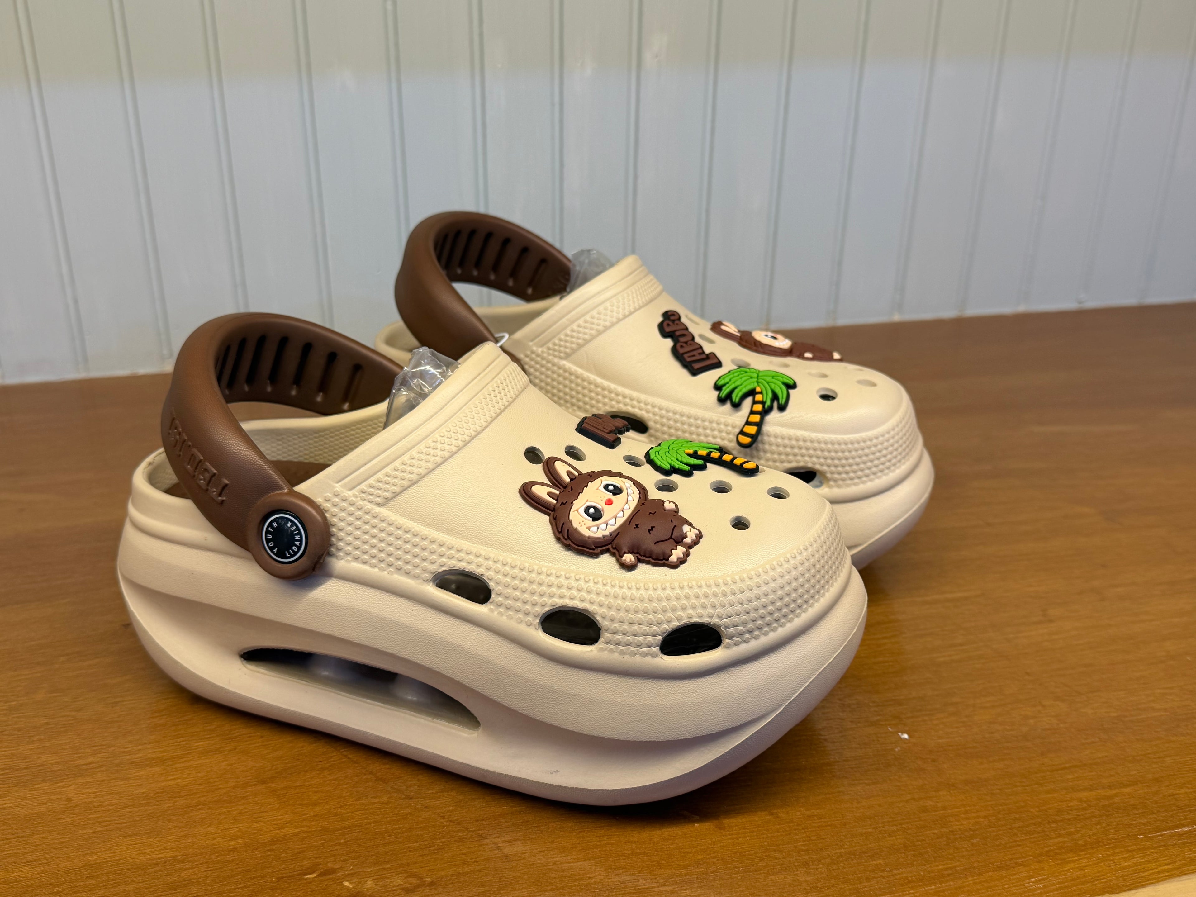 Cute Cartoon Ladies Crocs Sandal Imported-S102