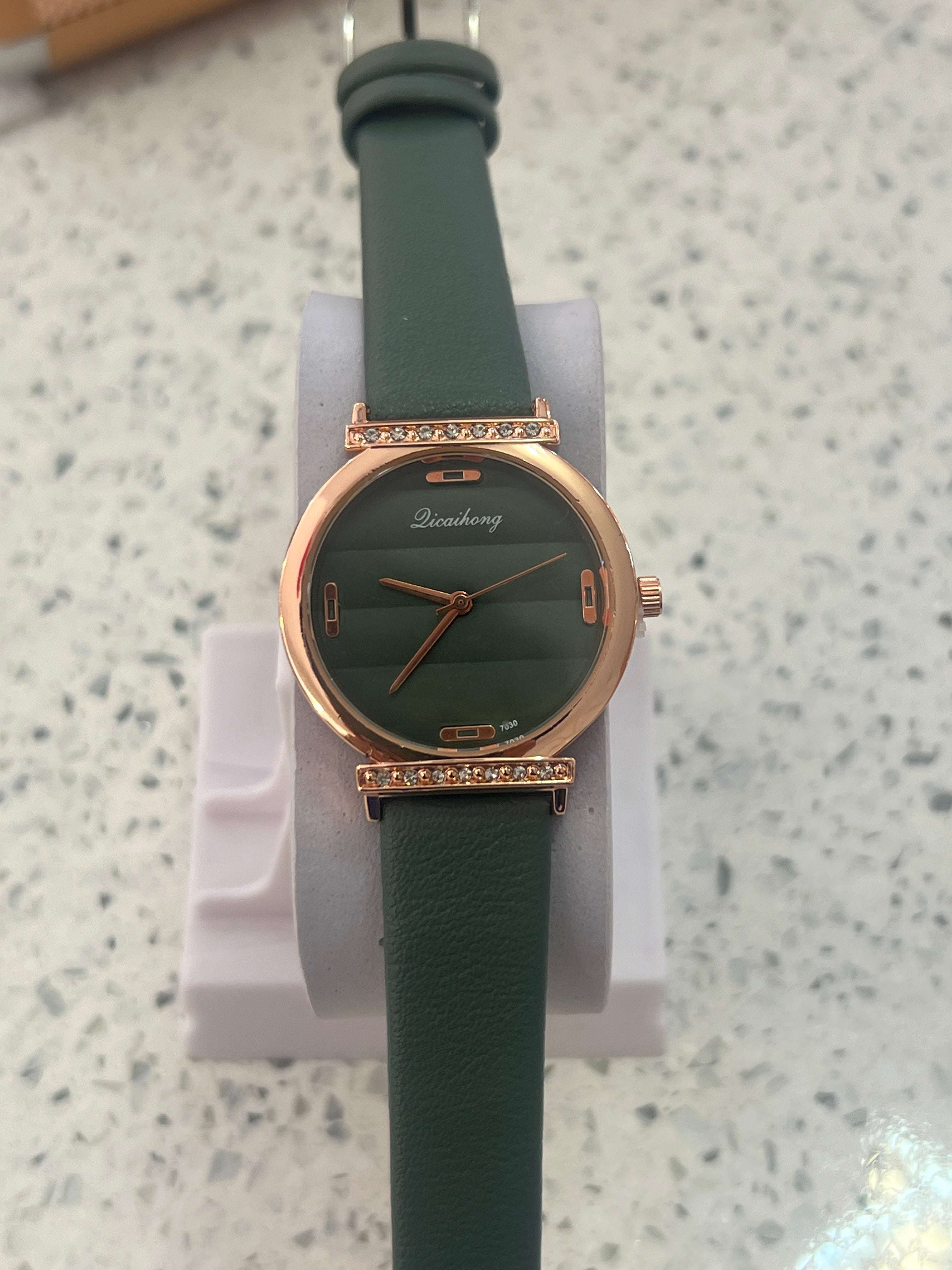 LW68 Dicaikong Rose Gold Crystal Bezel Strap Watch