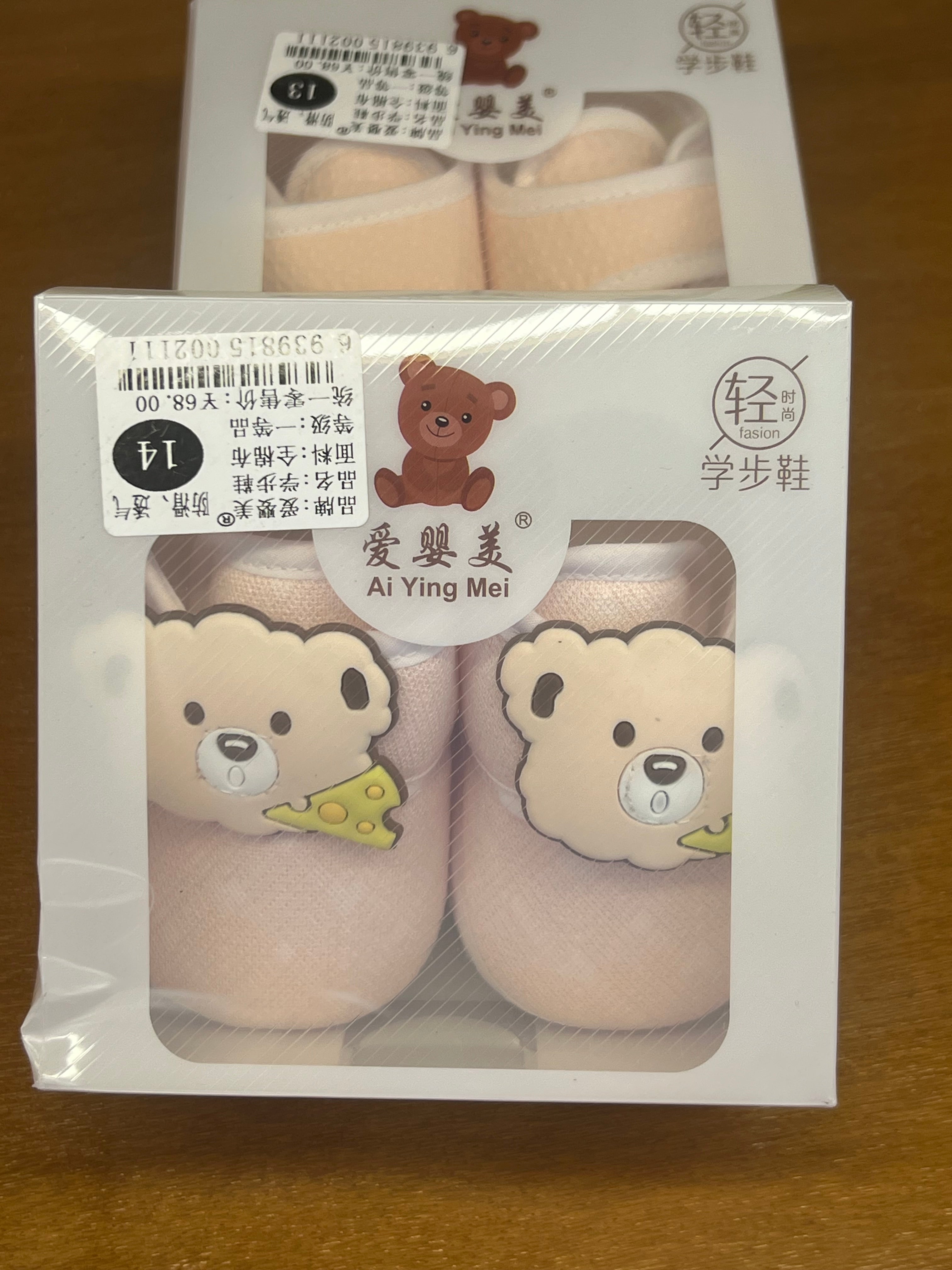 Ai Ying Mei Soft Baby Shoes with Cartoon Bear Design