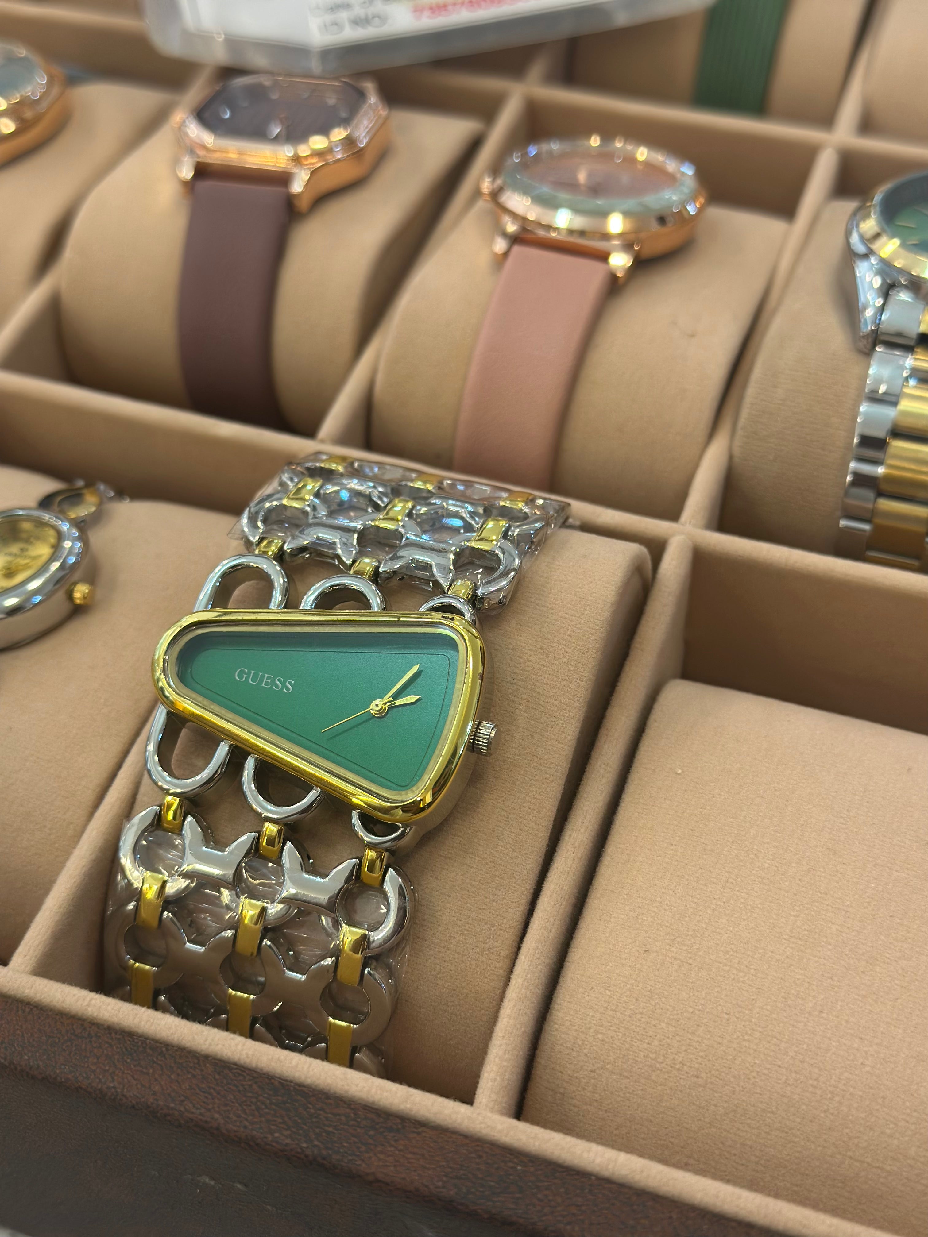 Woman’s luxury watch   9992