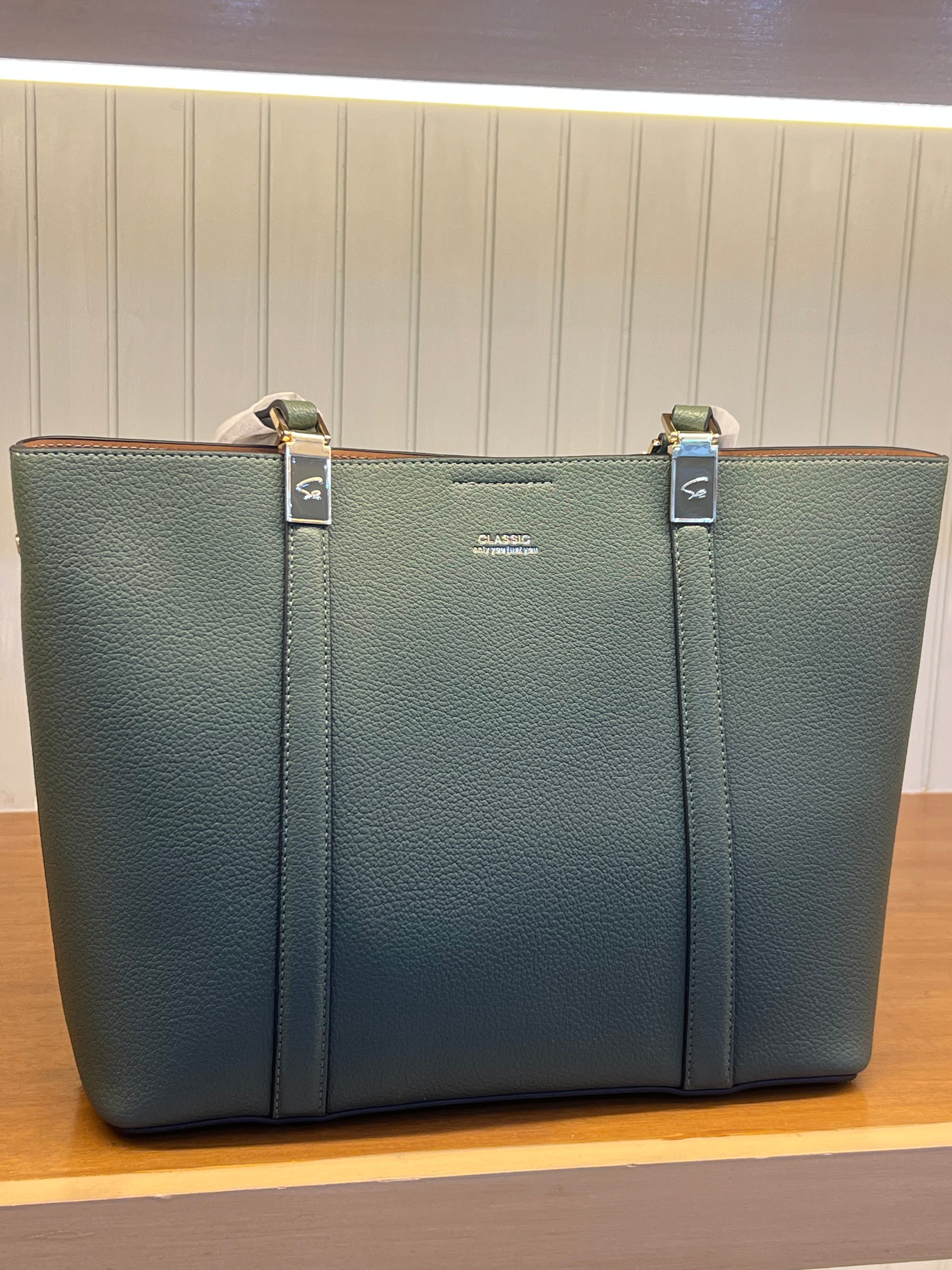 Classic Pebbled Essential Tote