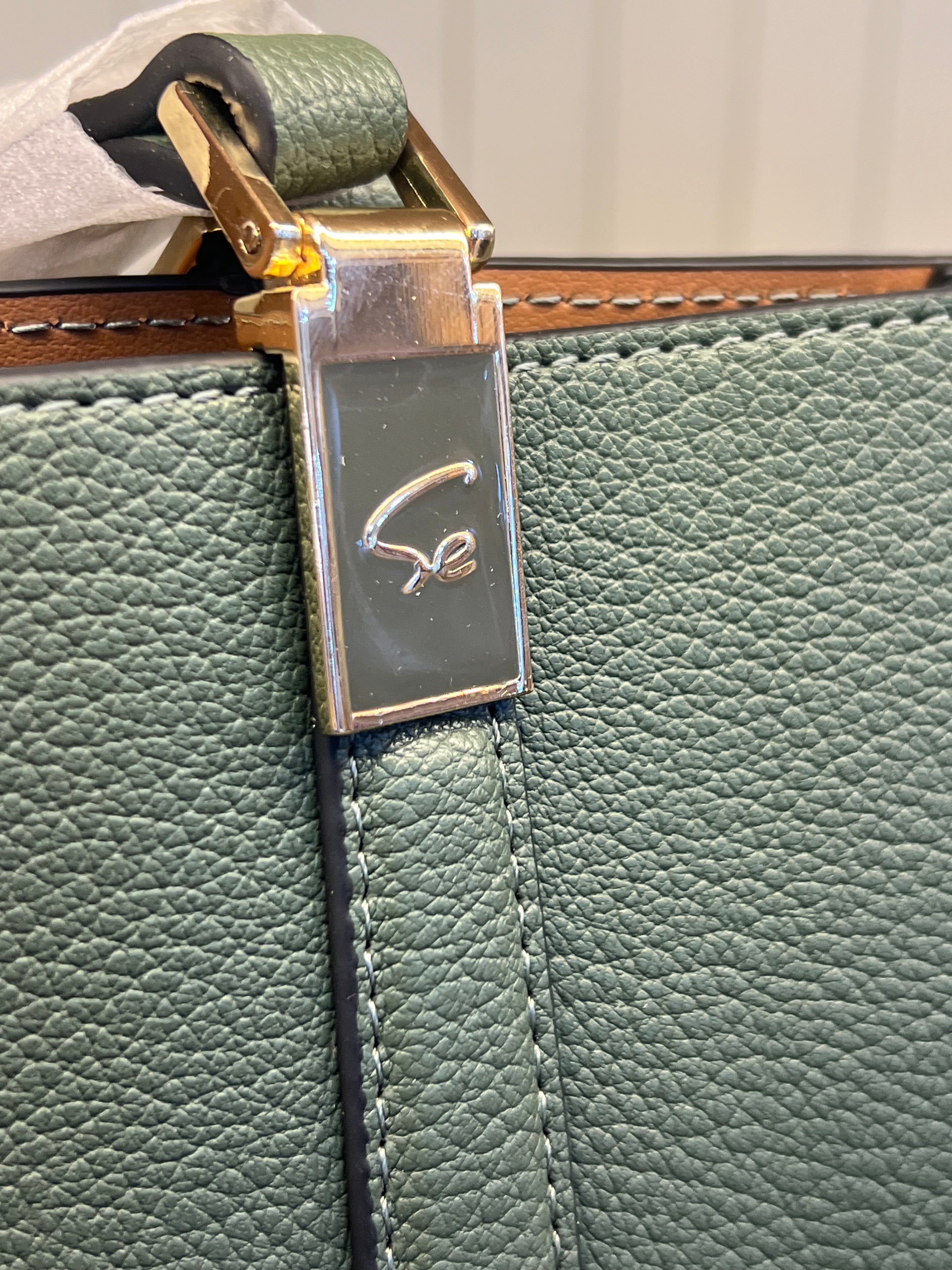 Classic Pebbled Essential Tote