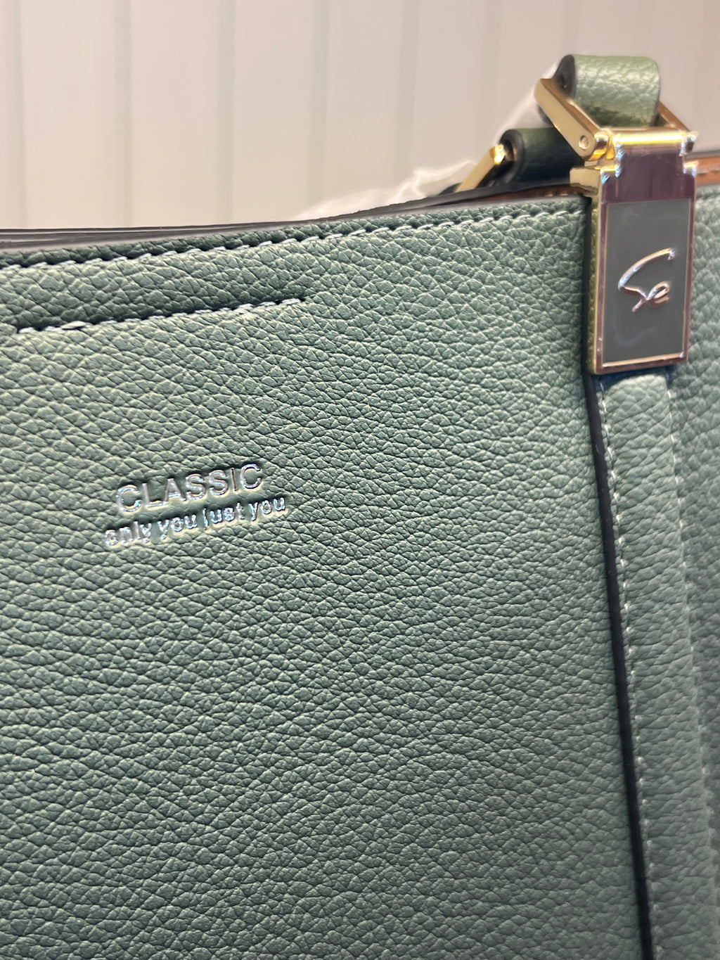 Classic Pebbled Essential Tote
