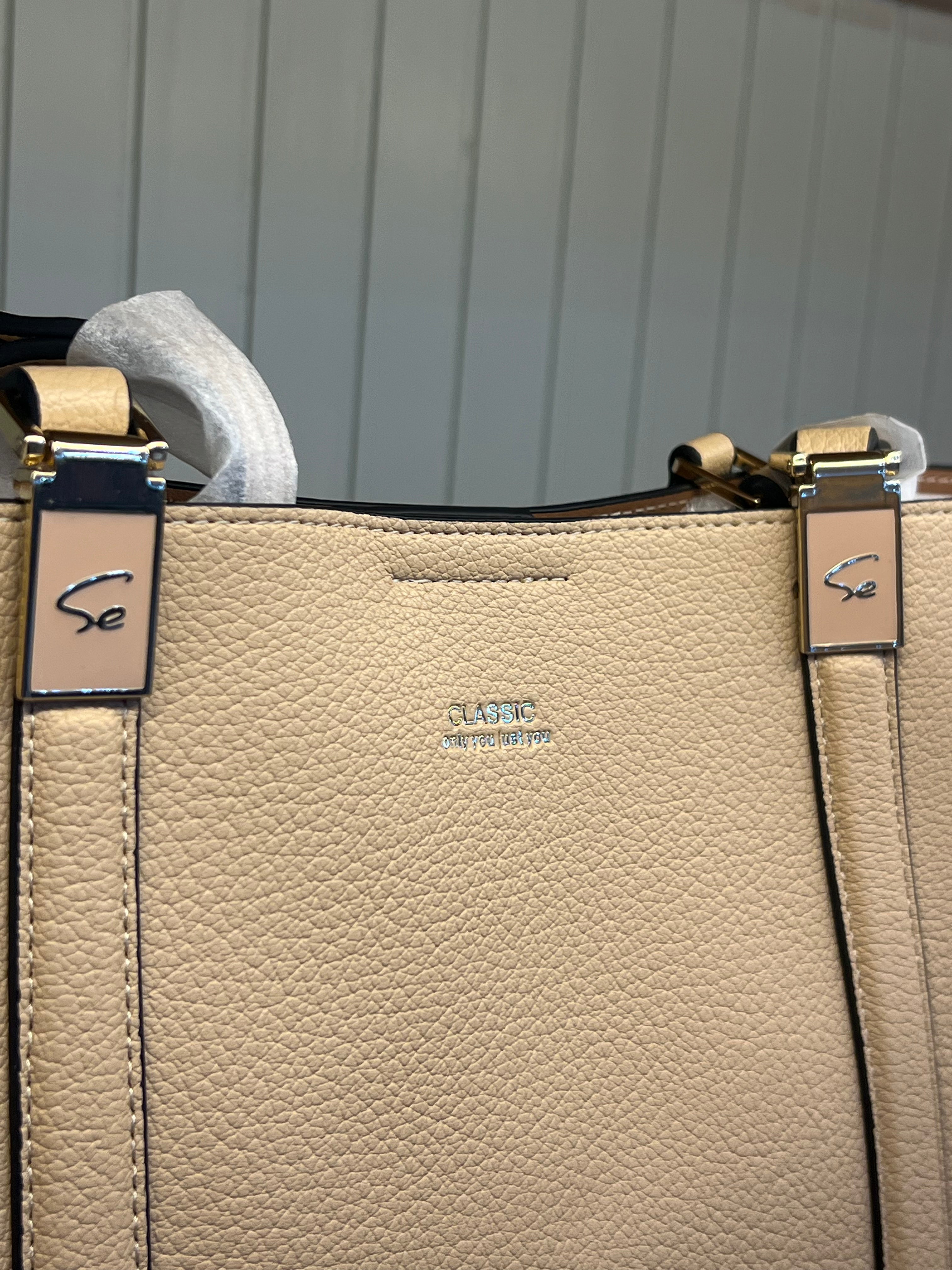 Classic Pebbled Essential Tote