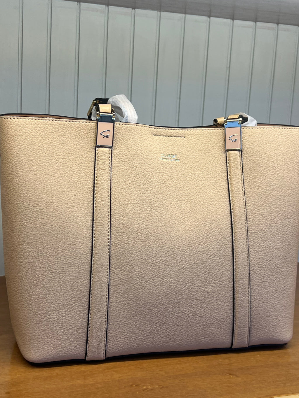 Classic Pebbled Essential Tote