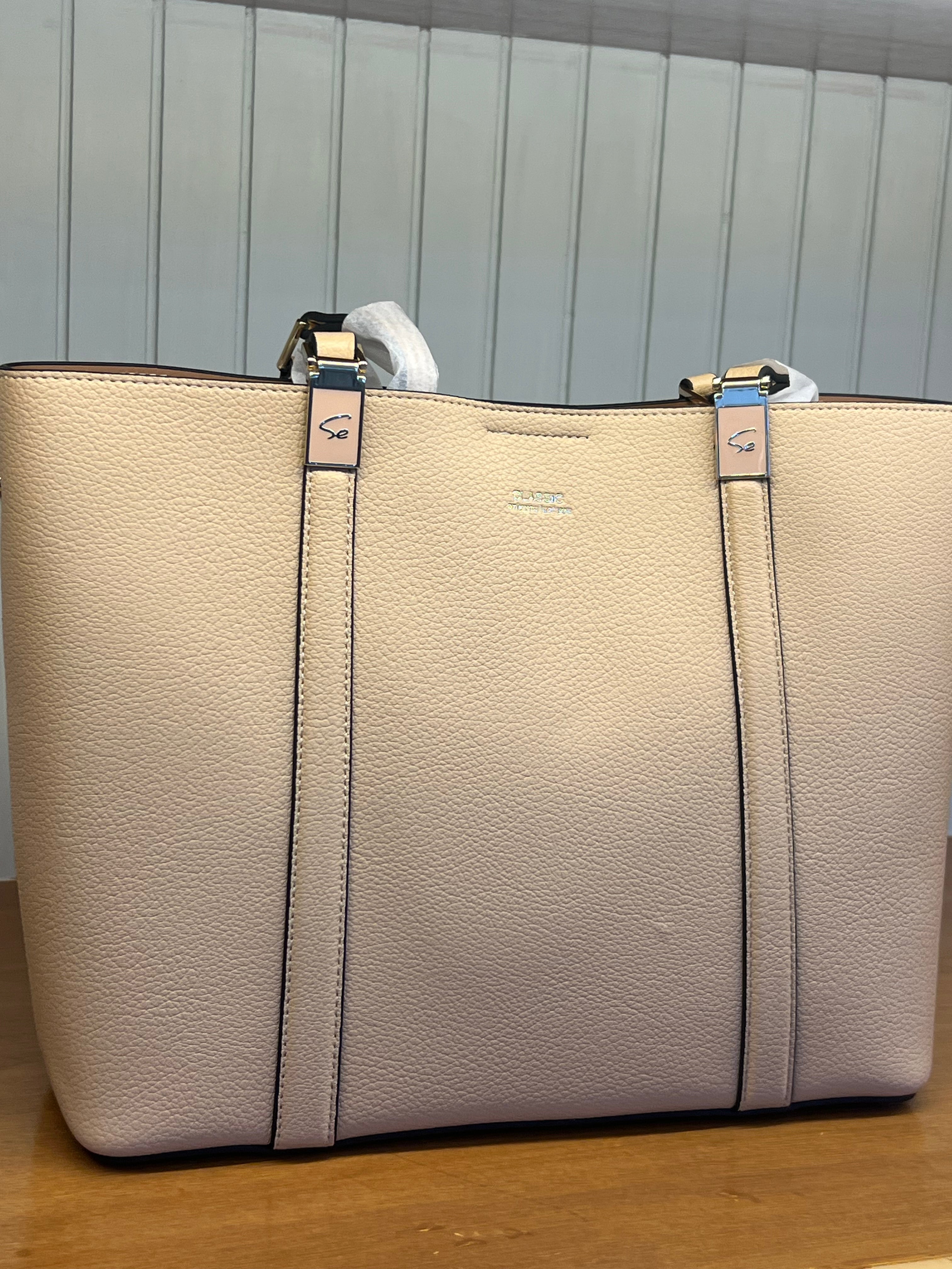 Classic Pebbled Essential Tote