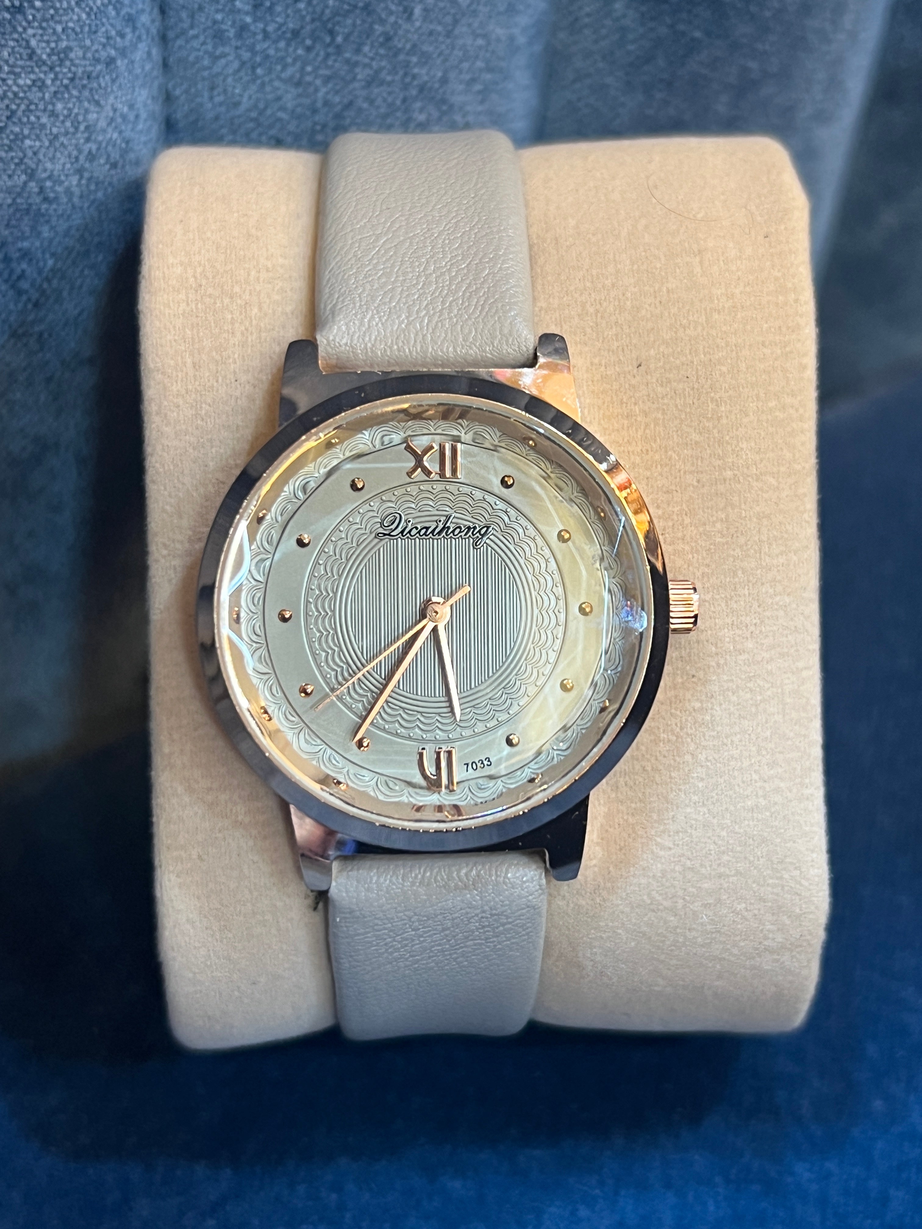 Luxury Women’s Watch LWW 914 off white