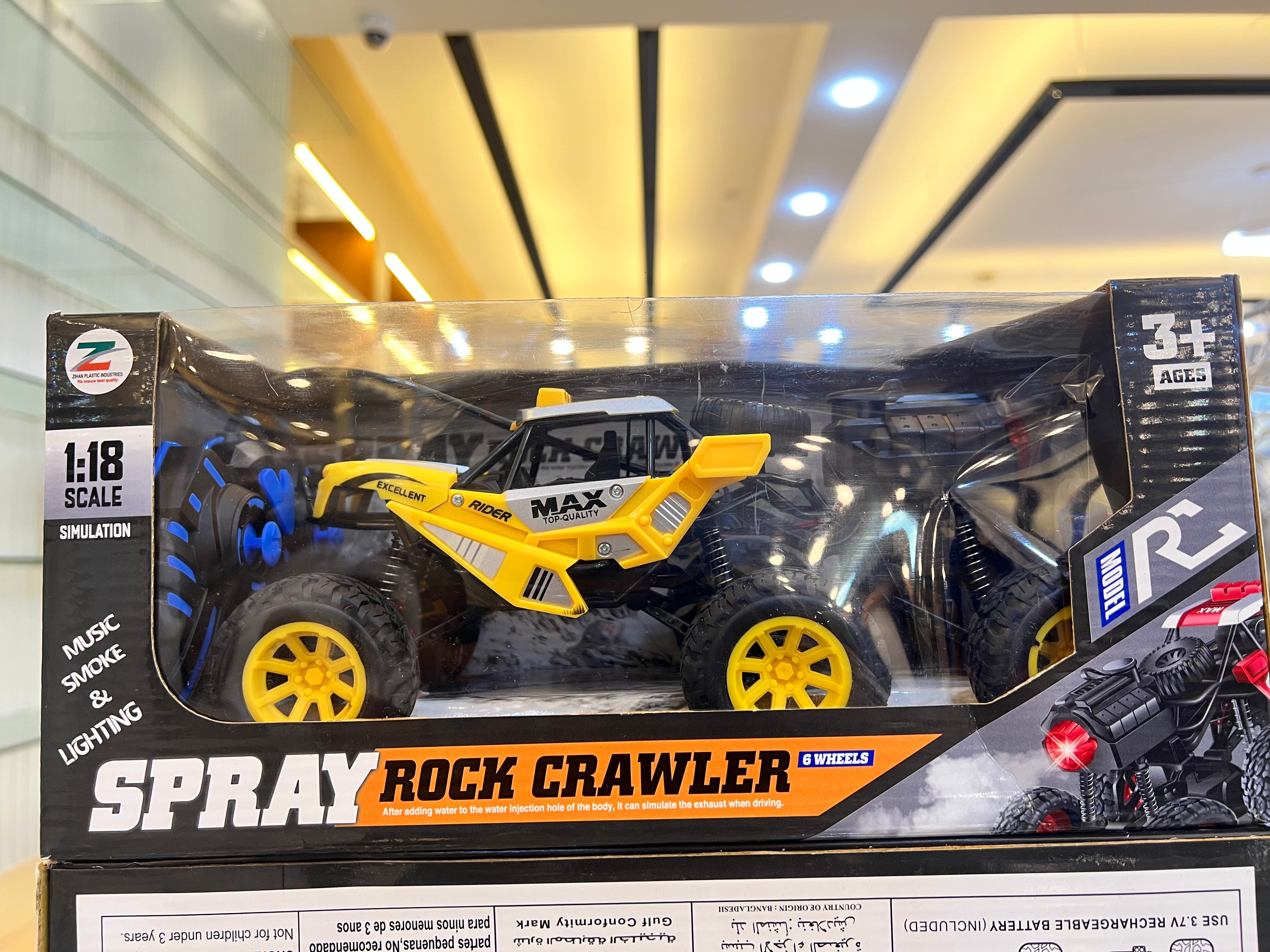 Spray Rock Crawler 1:18 Scale RC Off-Road Car with Smoke, Light & Music