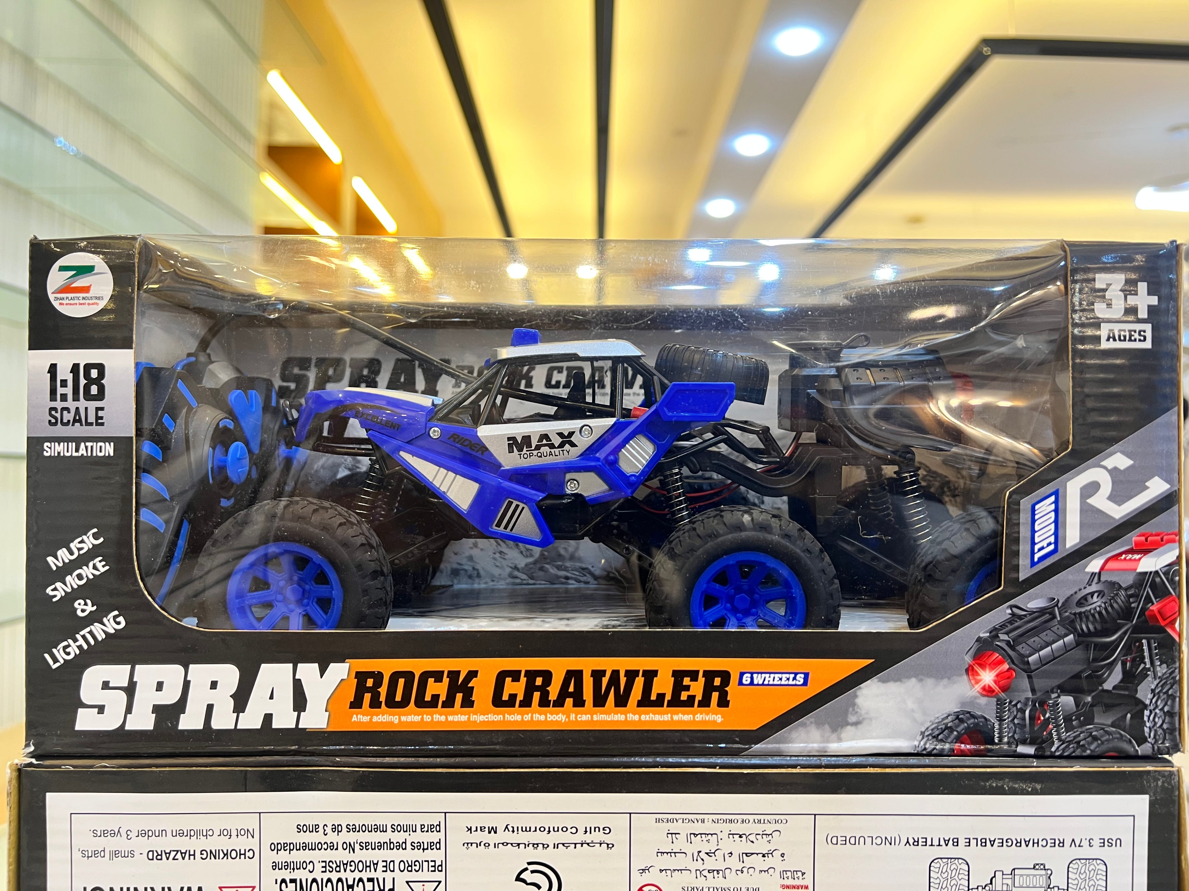 Spray Rock Crawler 1:18 Scale RC Off-Road Car with Smoke, Light & Music