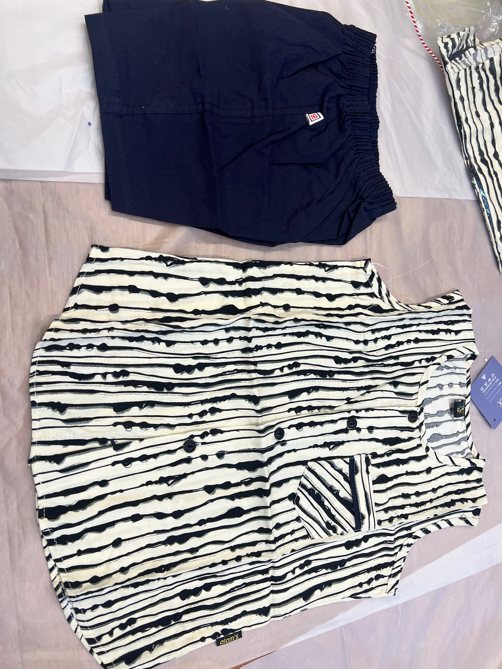 Boy's Girls Abstract Stripe Casual Nima Set & Solid Shorts Set