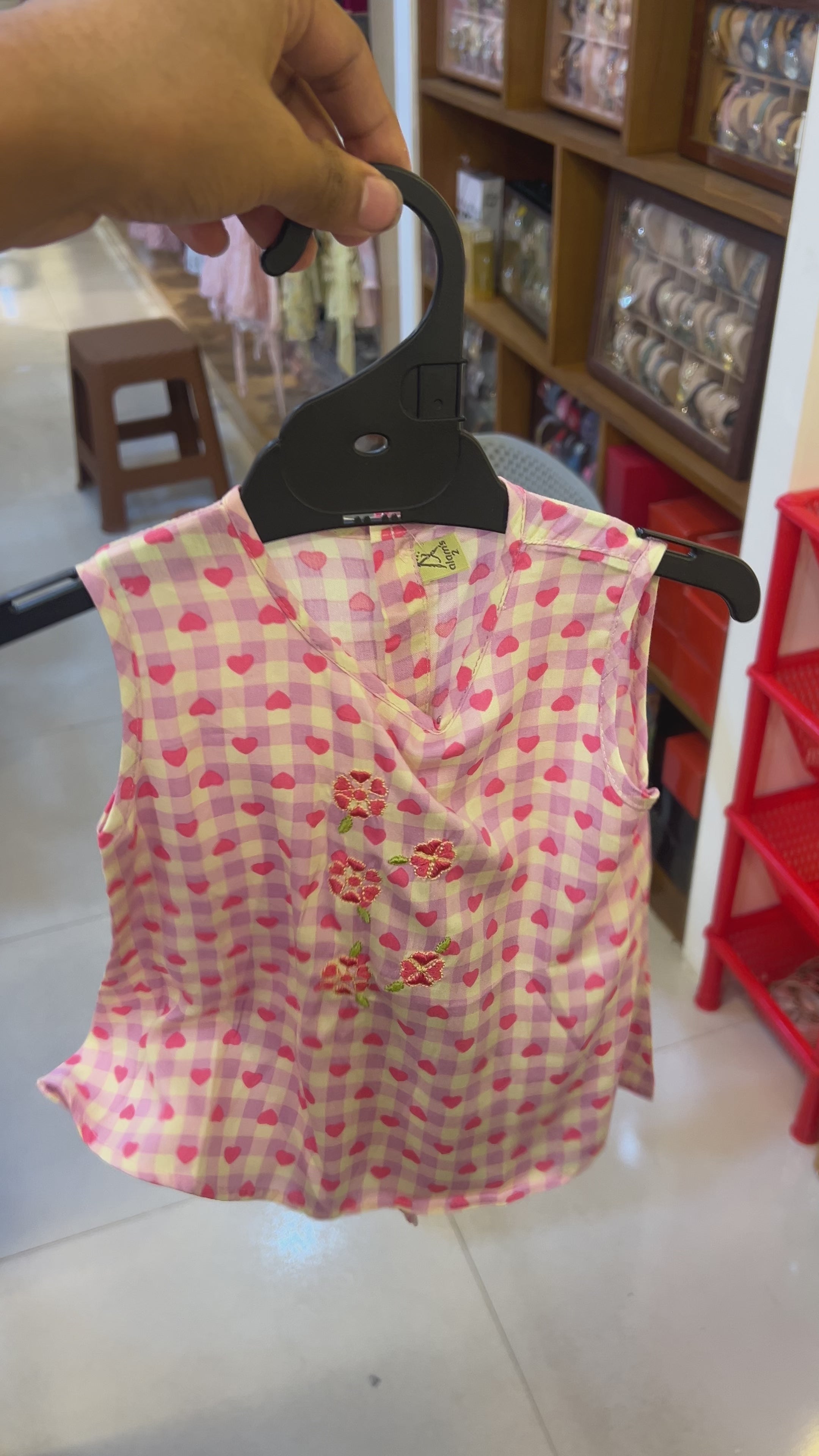 Baby Girl Embroidered Sleeveless Top & Shorts Set – Heart Print Cotton Outfit 106