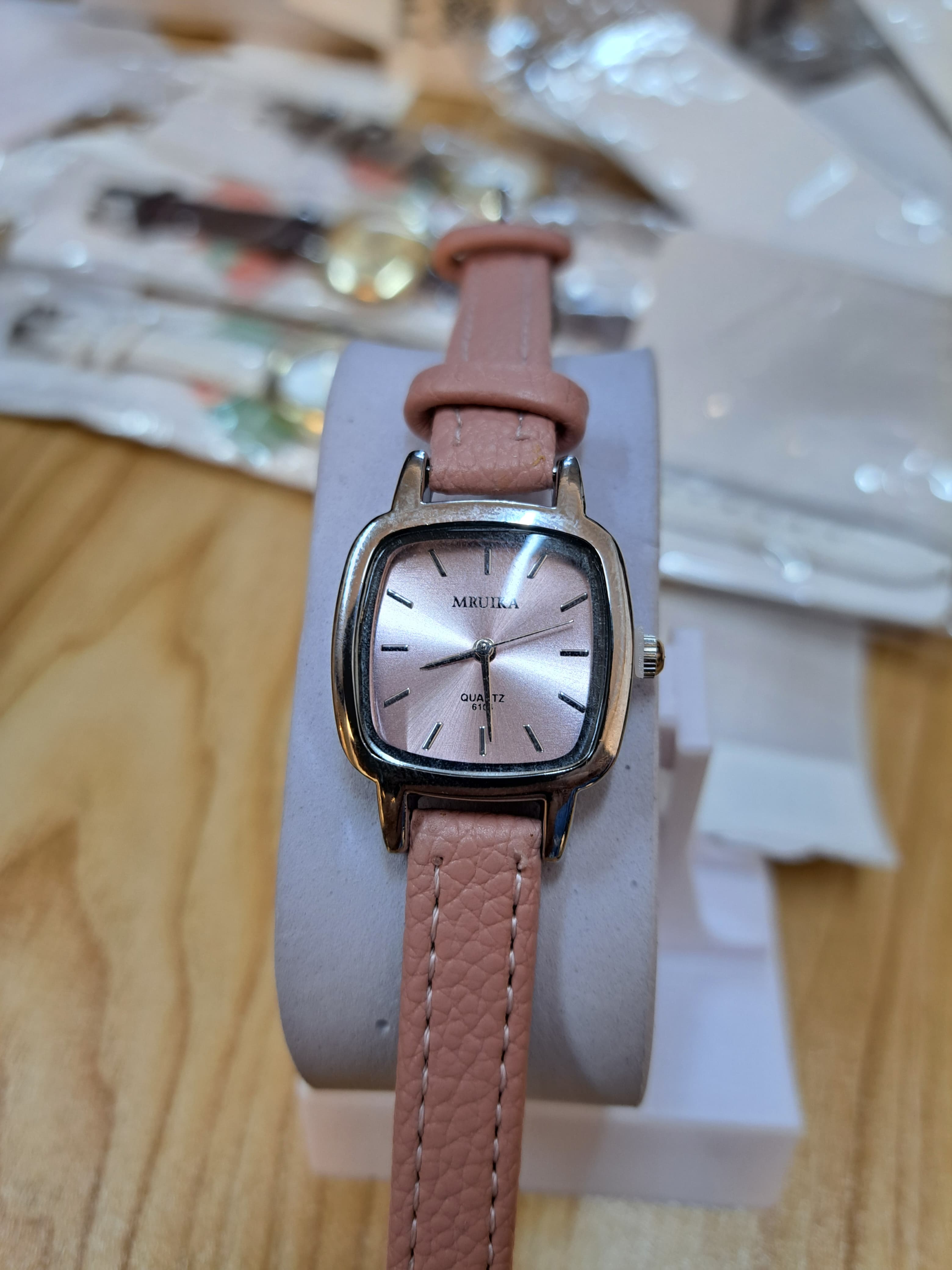 LW 122 MRUIKA Elegant Ladies Leather Strap