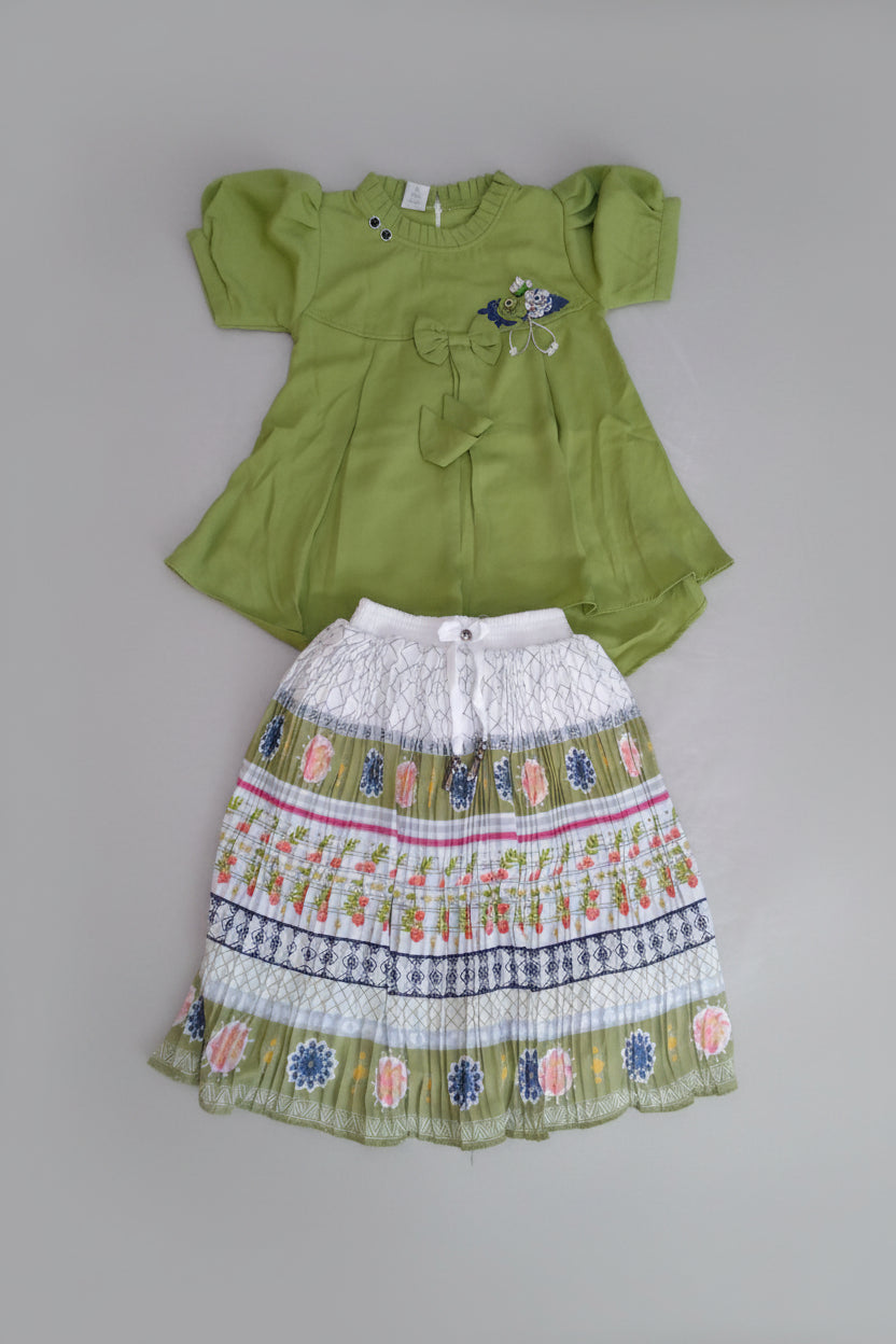 Girls Floral Pleated Skirt Set with Bow Detail Top.148..
