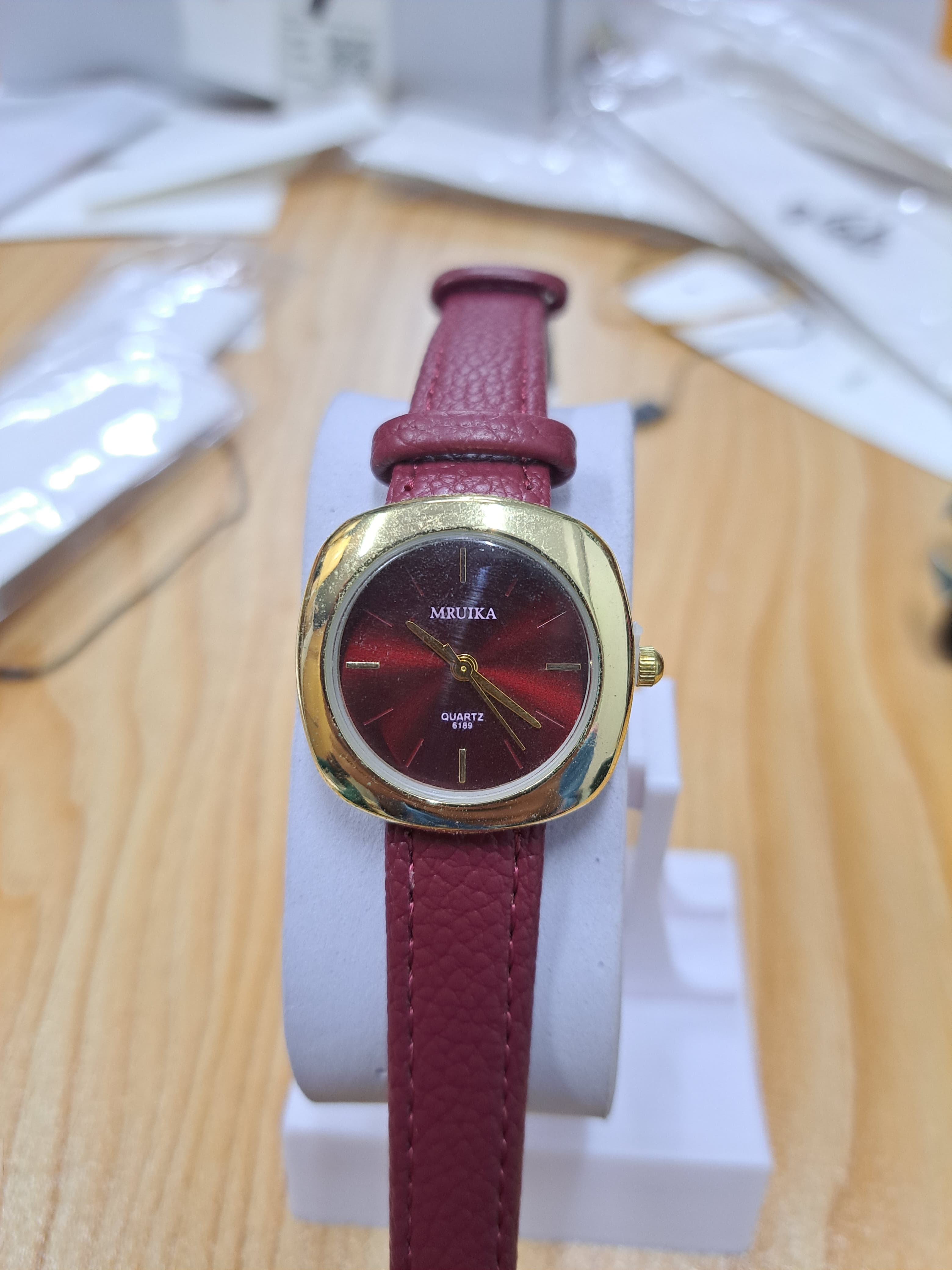 LW 119 MRUIKA Classic Roman Dial Leather Strap Watch