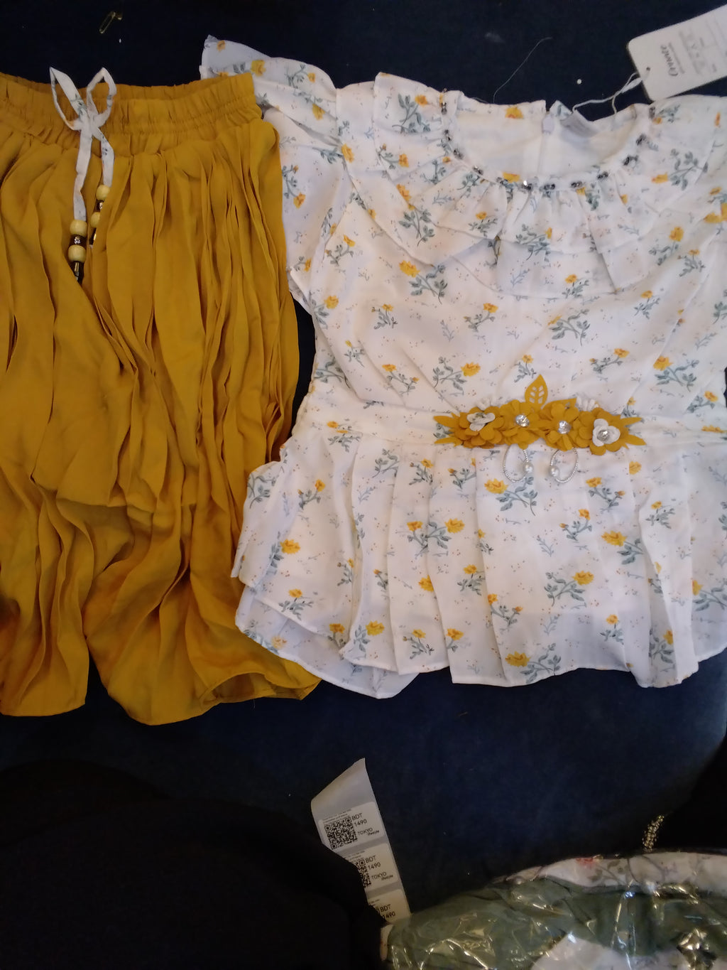 Girls Floral Ruffle Top & Elastic Waist Pants Set with Floral Waist Appliqué.119.