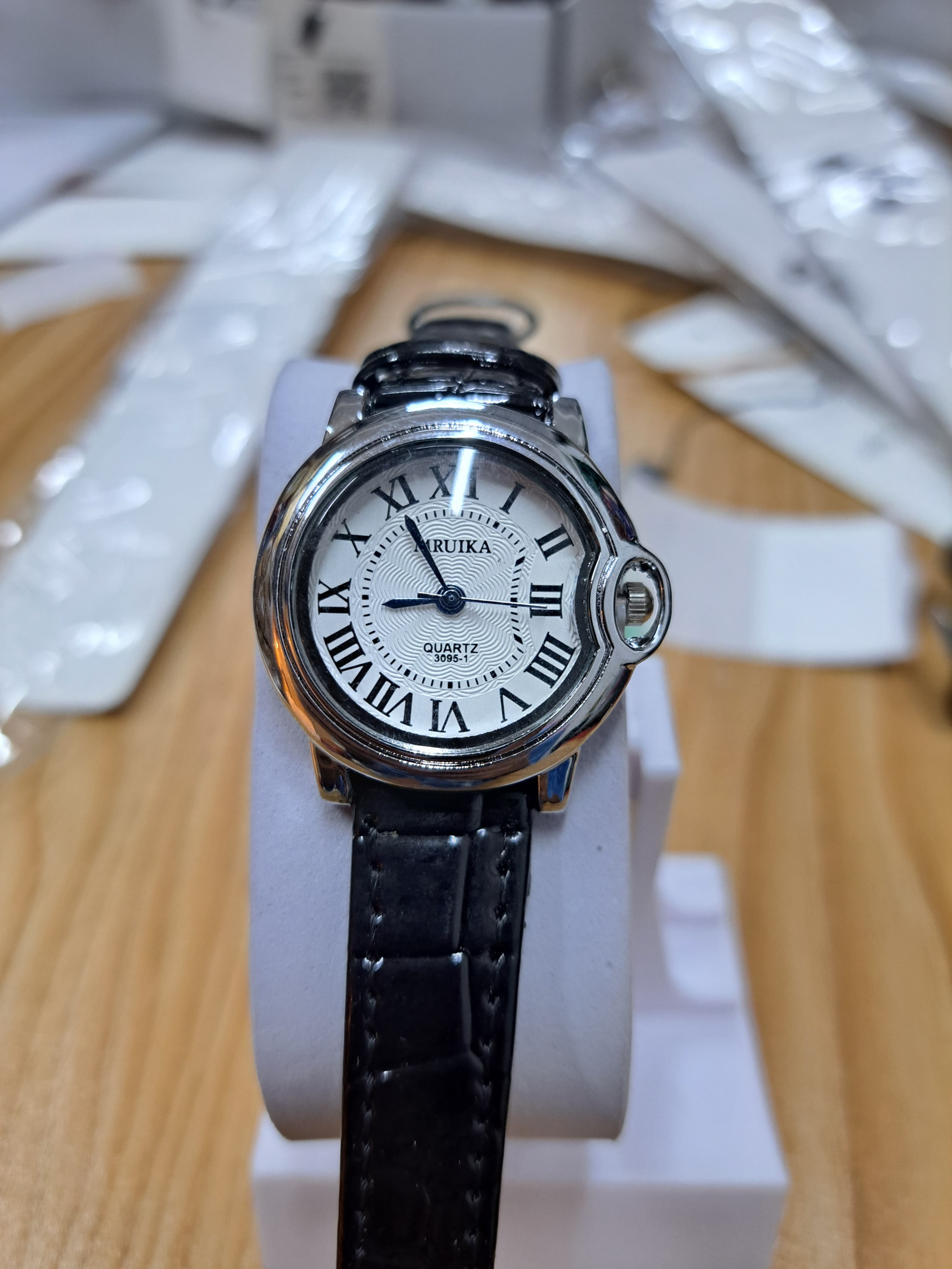 LW 120 MRUIKA Classic Roman Dial Leather Strap Watch