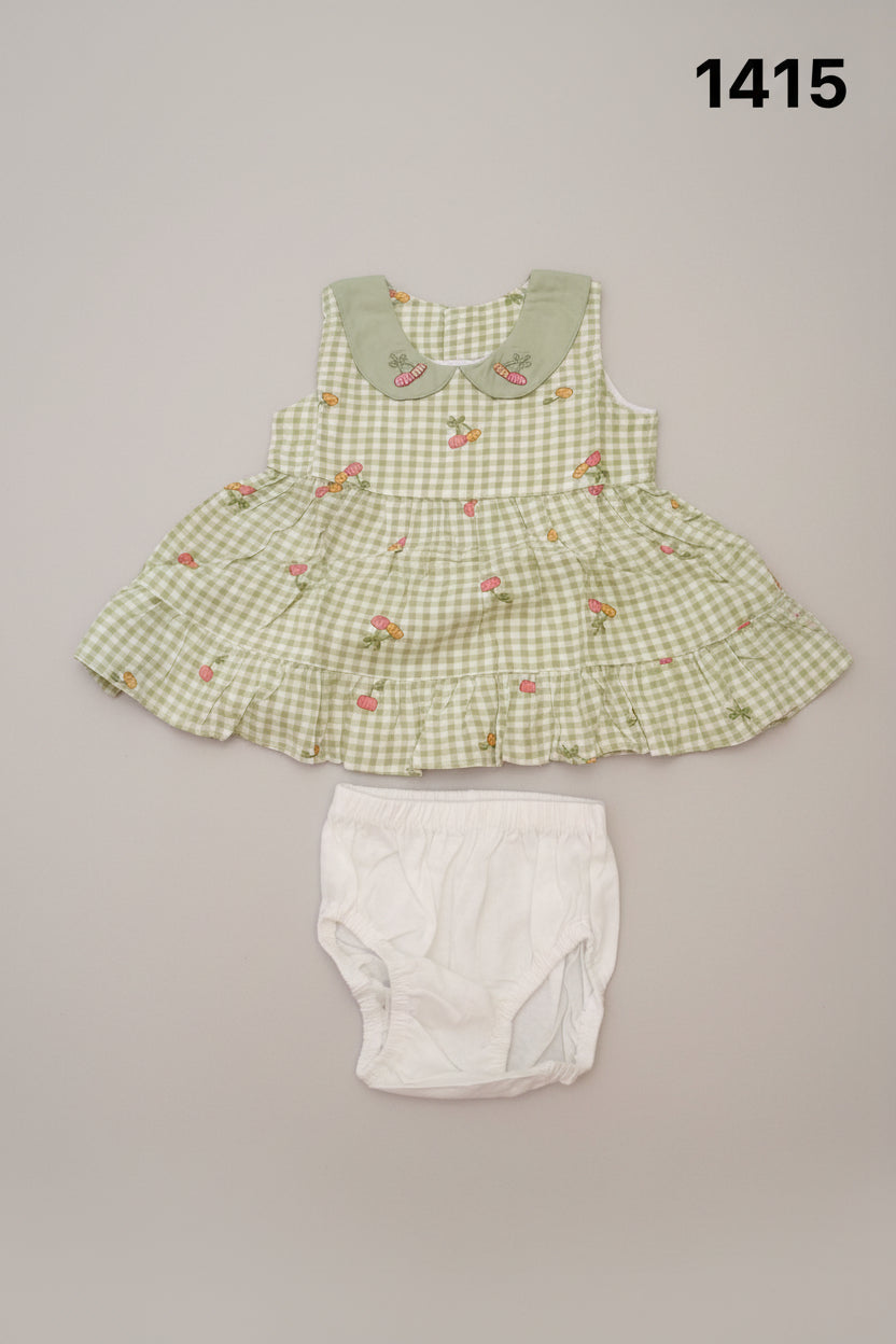 Baby Girls Carrot Print Gingham Tiered Dress Set with Bloomers 1415