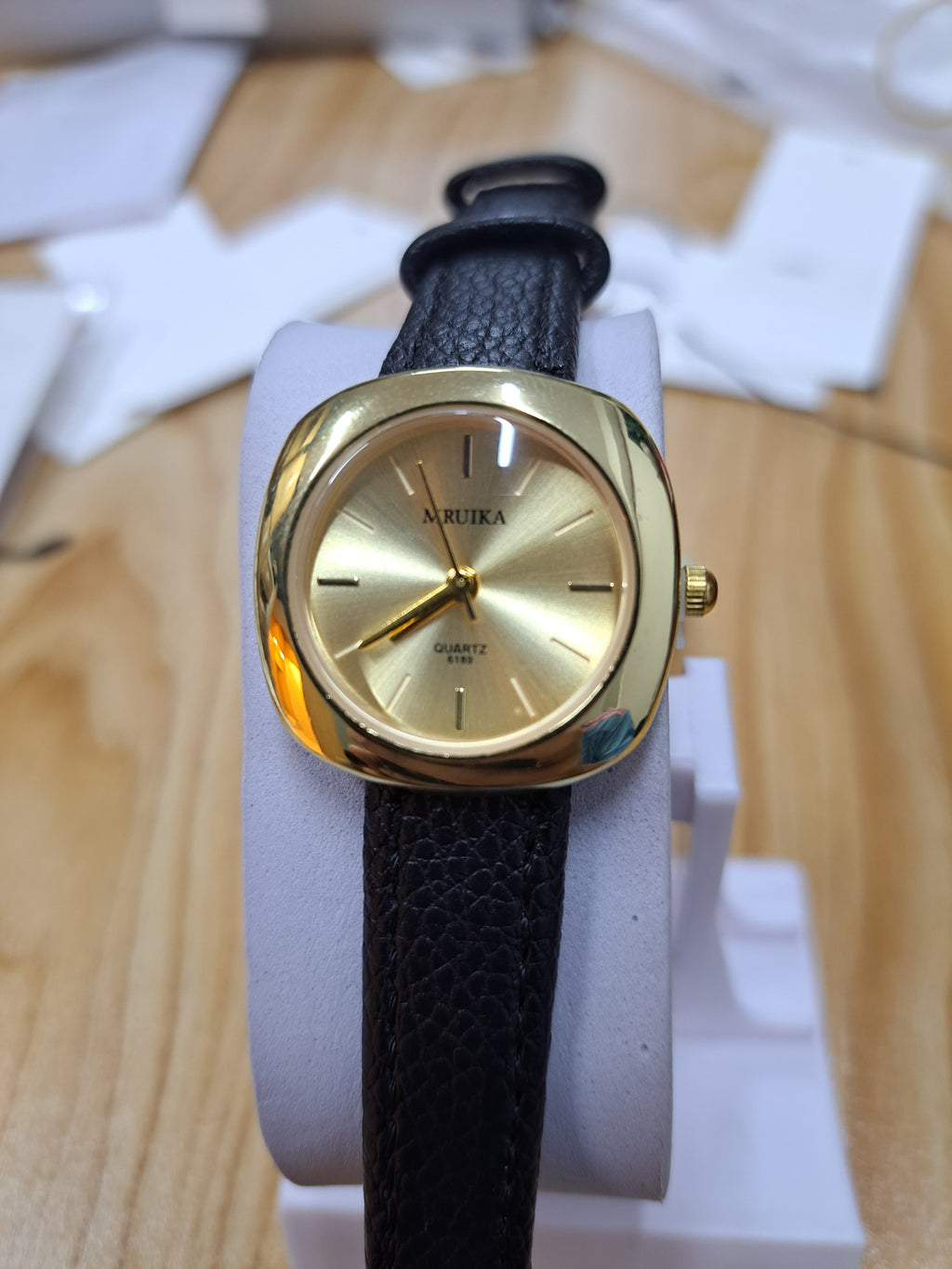 LW 113 MRUIKA Elegant Ladies Quartz Leather Strap Watch