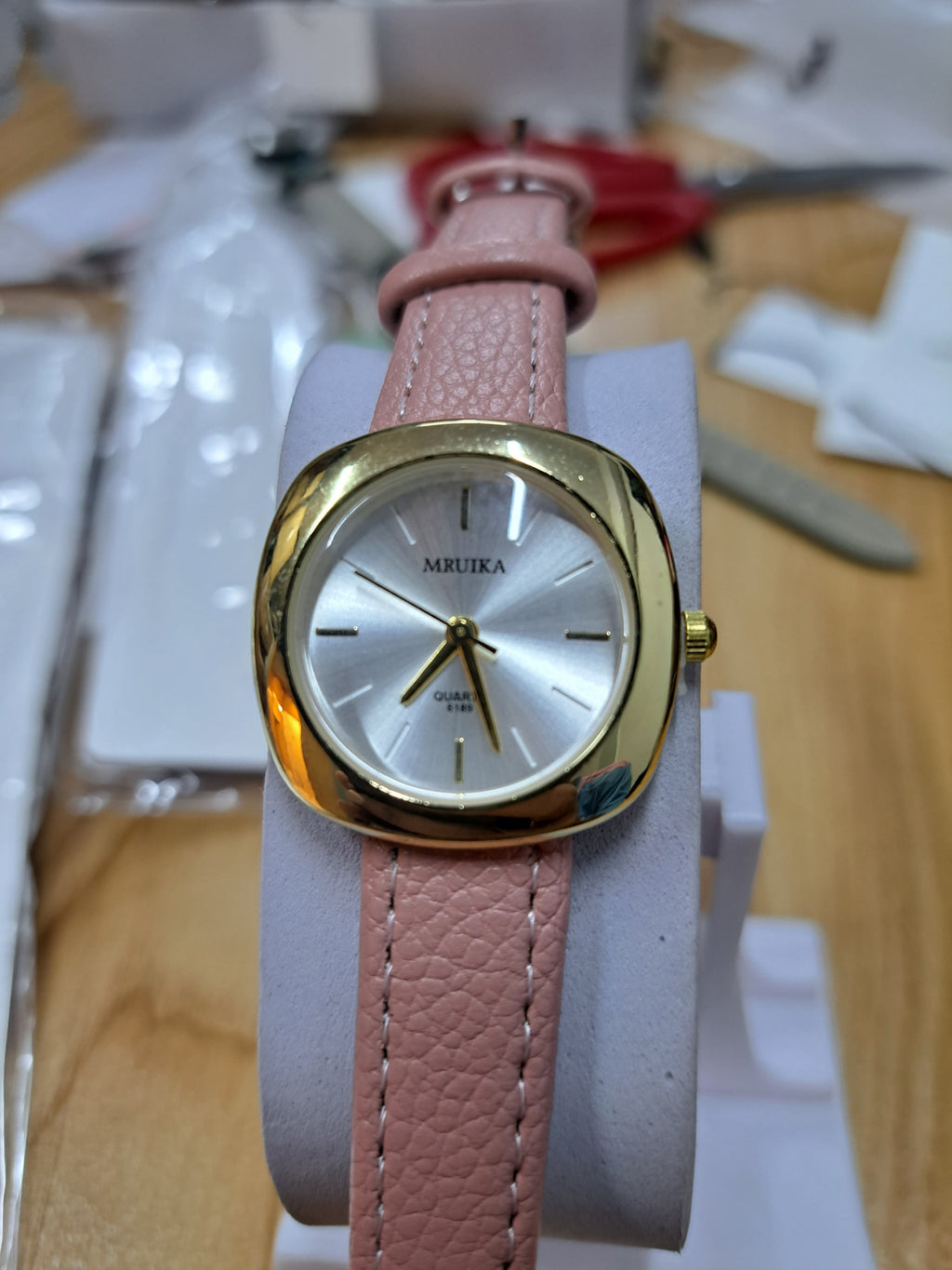 LW 114 MRUIKA Elegant Ladies Quartz Leather Strap Watch