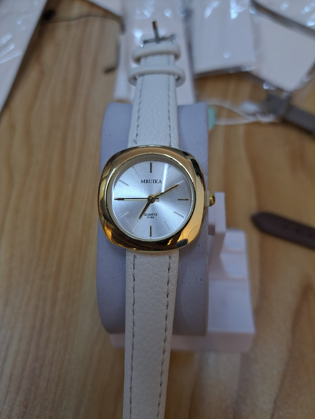 LW 125 MRUIKA Elegant Gold Case Watch